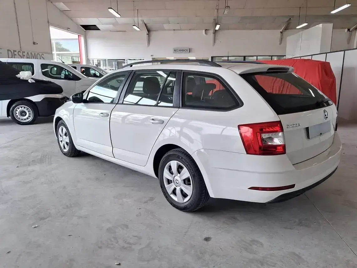 Usado Skoda Octavia Active 115 CV (84 kW) 2019 Blanco Familiar