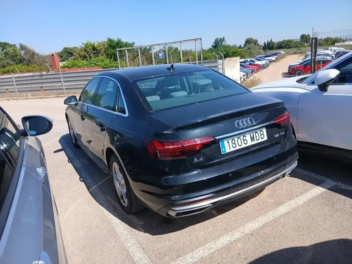 Usado Audi A4 Advanced Plus 163 CV (119 kW) 2022 Negro Berlina