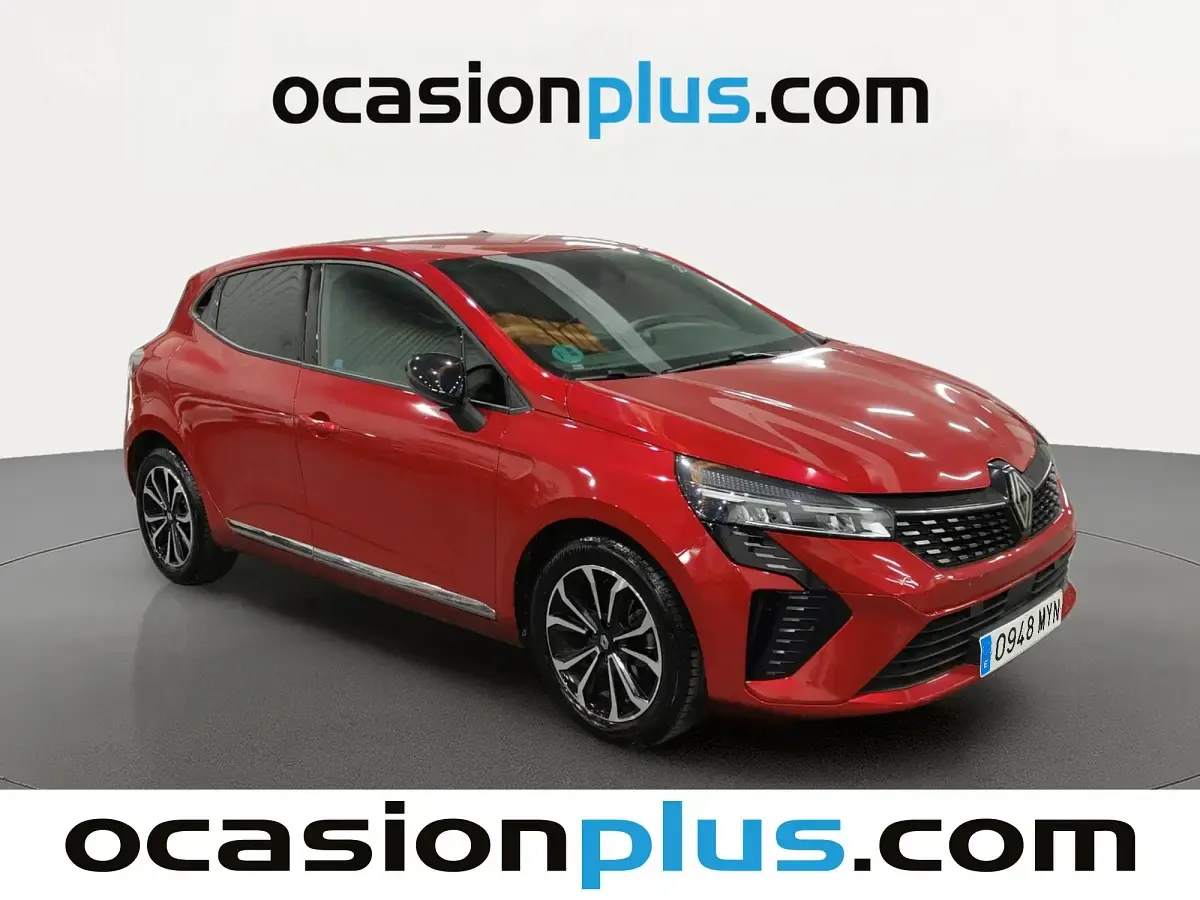 Usado Renault Clio Techno 91 CV (66 kW) 2025 Rojo Utilitario
