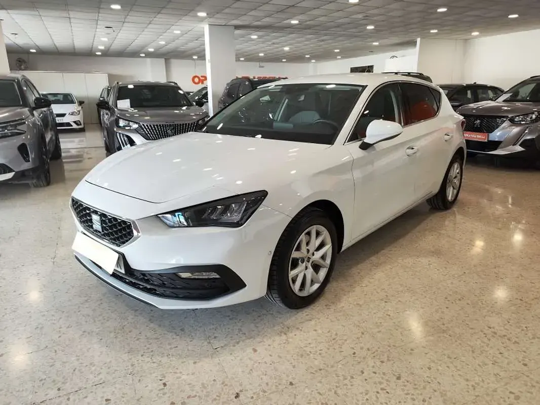 Usado Seat Leon Style 116 CV (85 kW) 2025 Blanco Utilitario