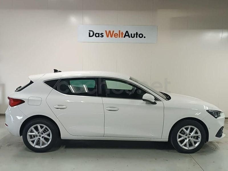 Usado Seat Leon Style 116 CV (85 kW) 2025 Blanco Berlina