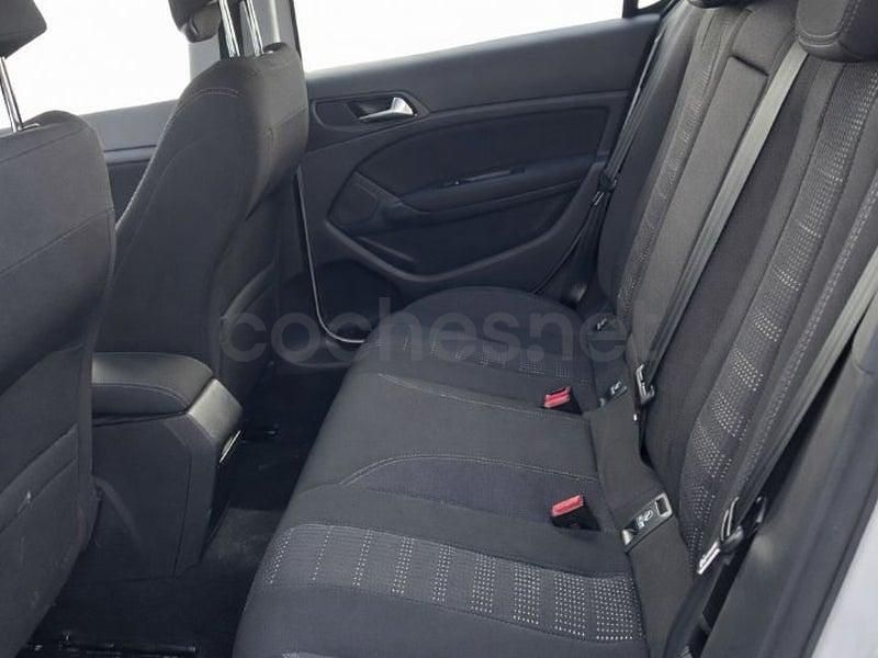 Begagnad Peugeot 308 Allure 120 HK (88 kW) 2015 Vit Sedan