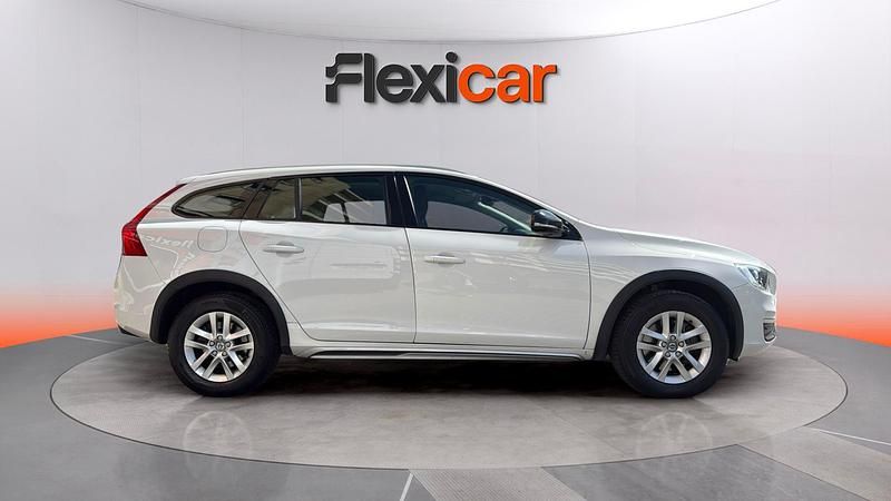 Usado Volvo V60 CC 150 CV (110 kW) 2018 Blanco Familiar