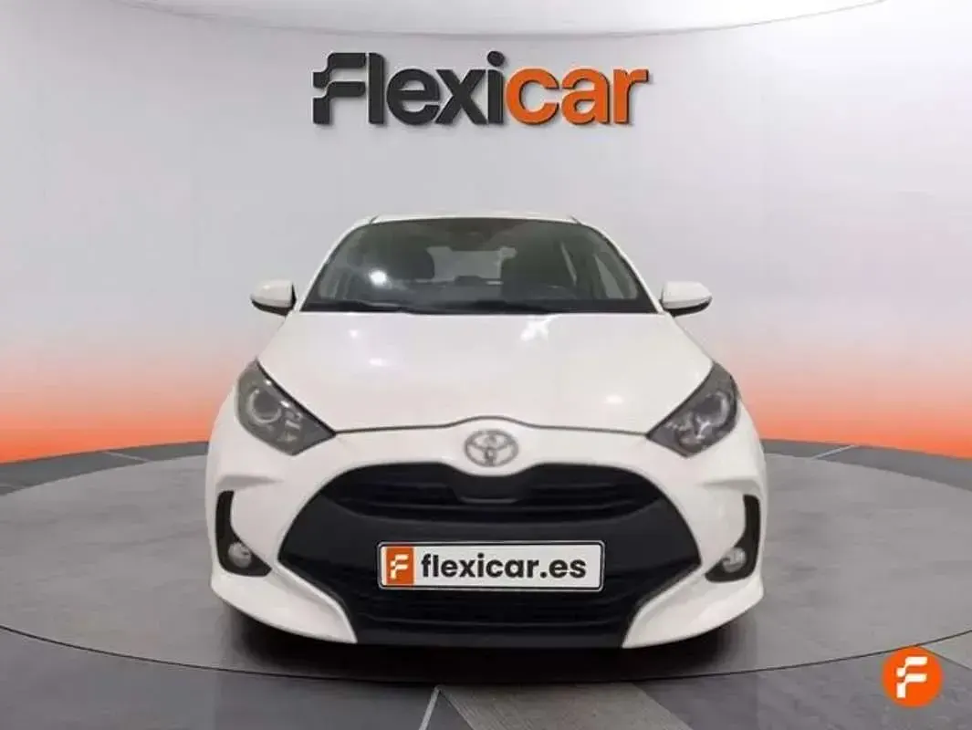 Usado Toyota Yaris Comfort 72 CV (52 kW) 2023 Blanco Utilitario