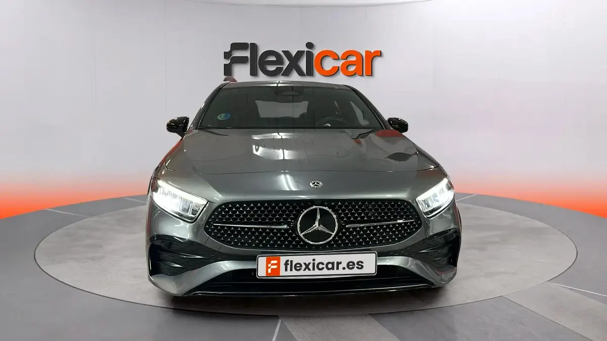Usado Mercedes A180 136 CV (100 kW) 2023 Gris Berlina