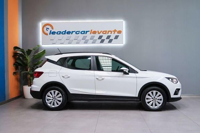 Usado Seat Arona Style 95 CV (69 kW) 2021 Blanco SUV