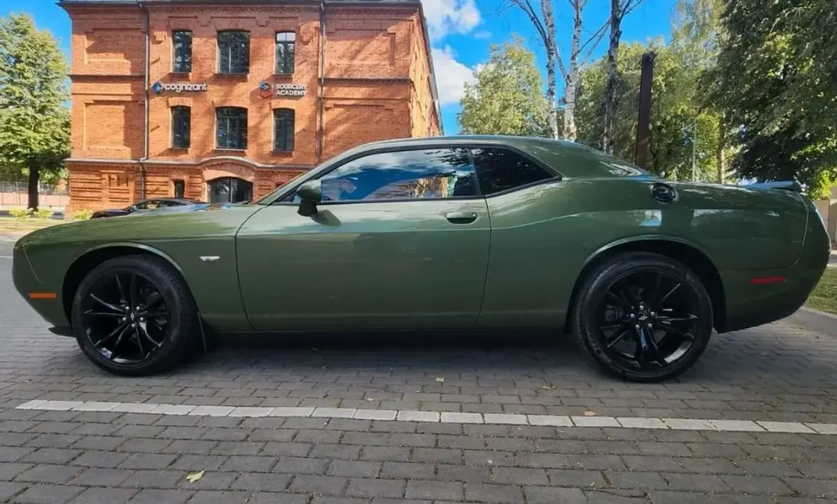 Usado Dodge Challenger 374 CV (275 kW) 2018 Verde Coupe