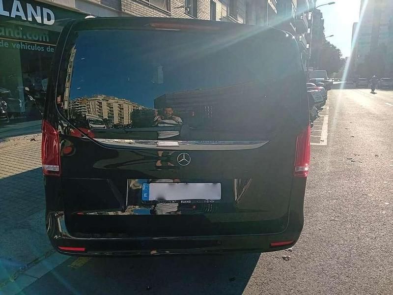 Usado Mercedes V220 AMG 163 CV (119 kW) 2022 Negro Monovolumen