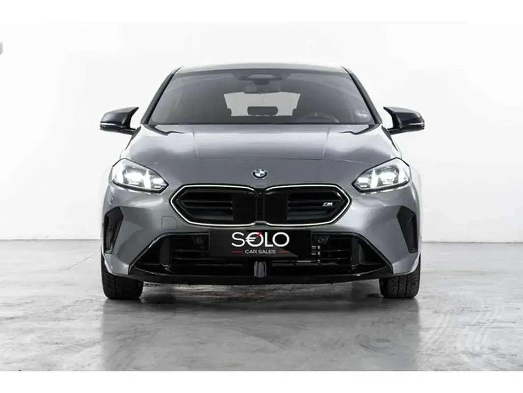 Usado BMW M135 Comfort Edition 300 CV (220 kW) 2025 Gris / plata Utilitario