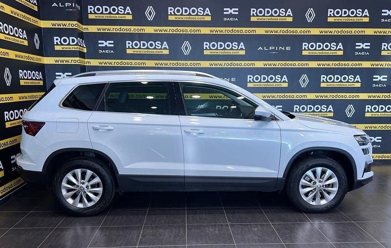 Usado Skoda Karoq Ambition 150 CV (110 kW) 2022 Blanco SUV