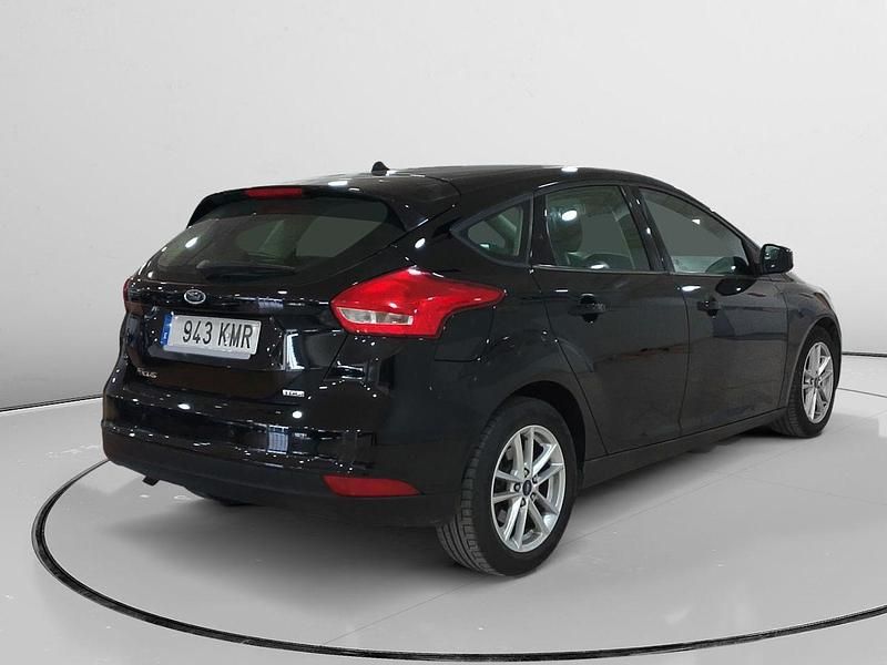 Usado Ford Focus Trend+ 120 CV (88 kW) 2018 Negro Berlina