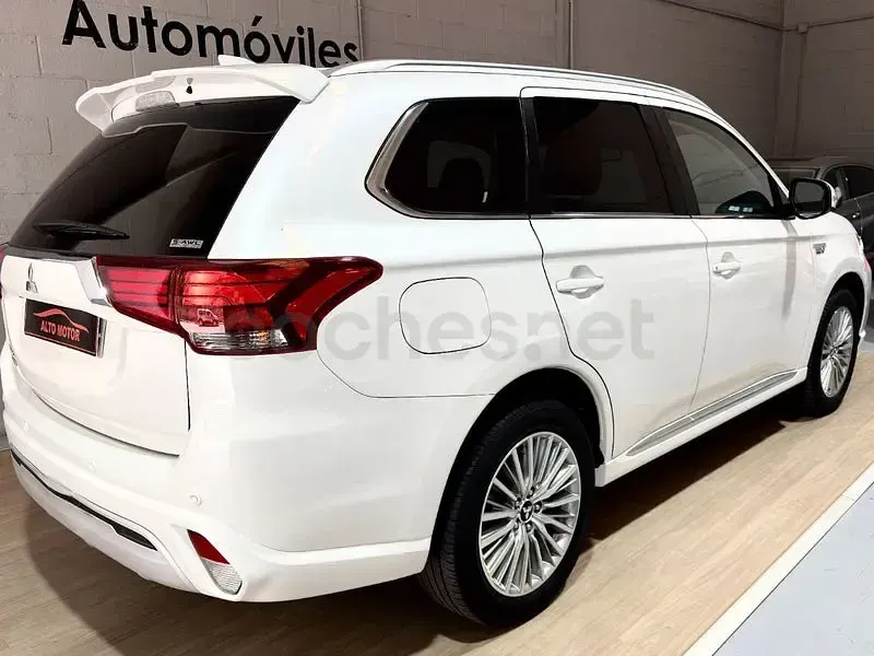 Usado Mitsubishi Outlander P-HEV 224 CV (164 kW) 2021 Blanco SUV