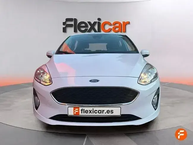 Usado Ford Fiesta Trend 100 CV (73 kW) 2017 Blanco Utilitario