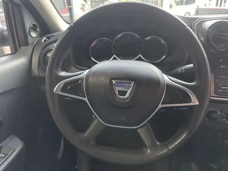Usado Dacia Logan Comfort 95 CV (69 kW) 2020 Blanco Berlina