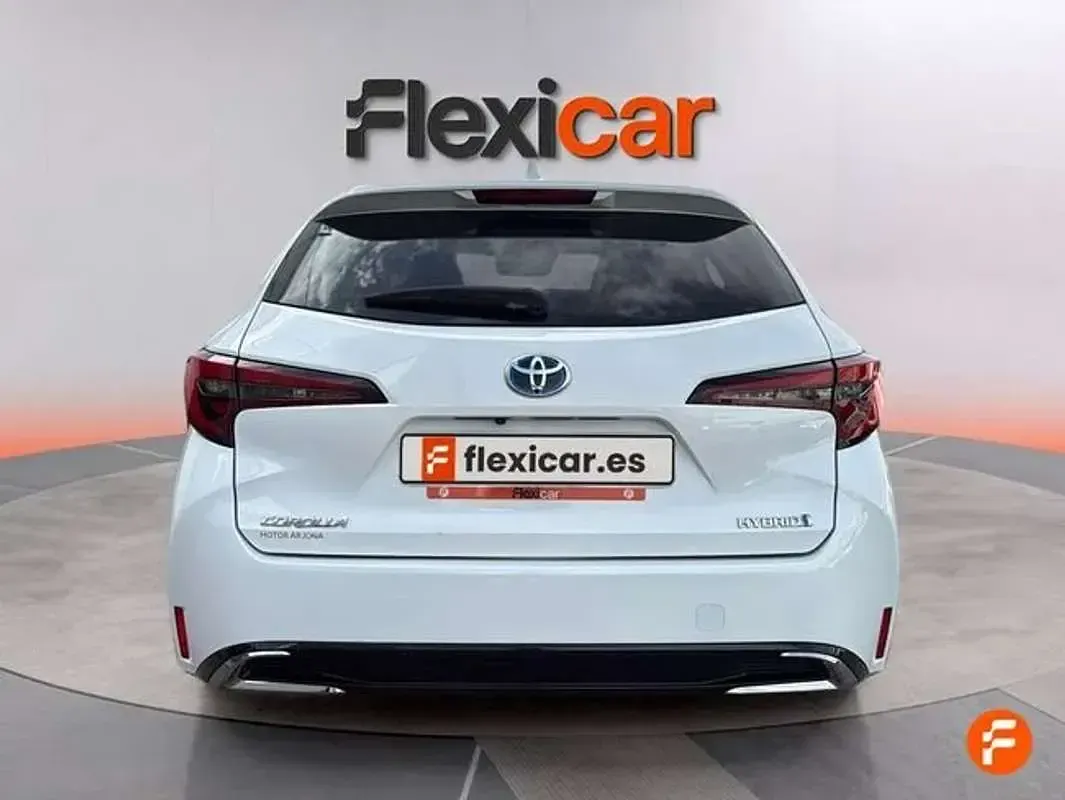 Usado Toyota Corolla Style 196 CV (144 kW) 2023 Blanco Familiar