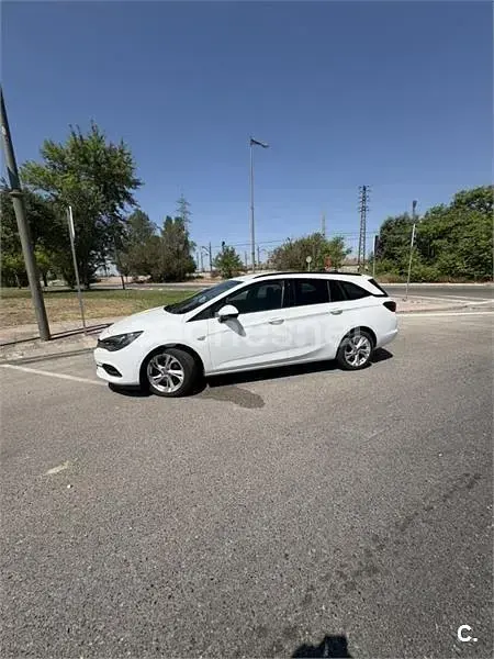 Usado Opel Astra GS Line 105 CV (77 kW) 2020 Blanco Familiar
