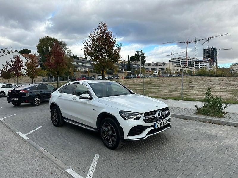 Usado Mercedes GLC300e 320 CV (235 kW) 2020 Blanco Coupe