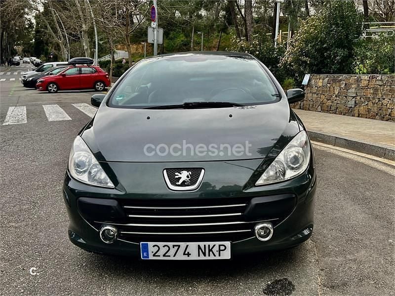 Usado Peugeot 307 CC 110 CV (80 kW) 2006 Gris / plata Descapotable