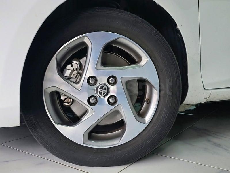 Usado Toyota Yaris Hybrid City 100 CV (73 kW) 2016 Blanco Berlina