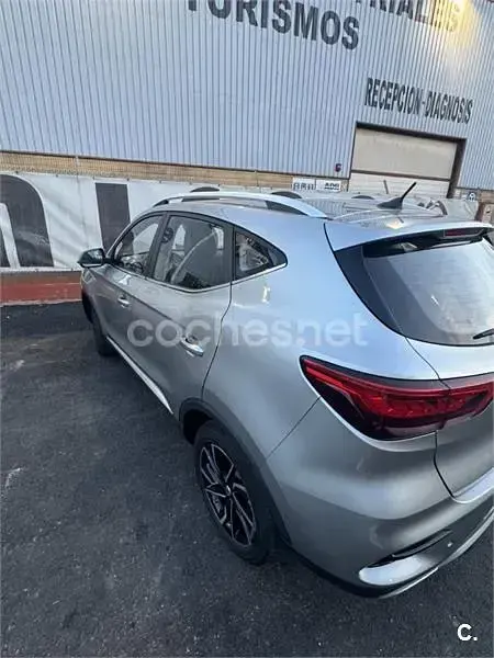 Usado MG ZS Luxury 106 CV (77 kW) 2024 Gris / plata SUV