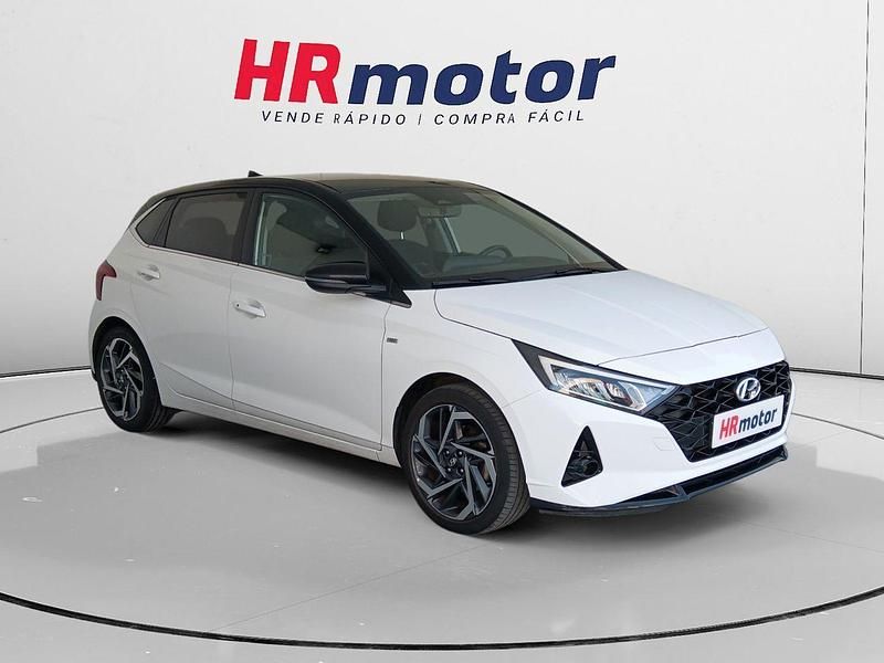 Blanco Usado 2022 Hyundai i20 Berlina | 16.840 € (Un poco caro) - Imagen 1/4
