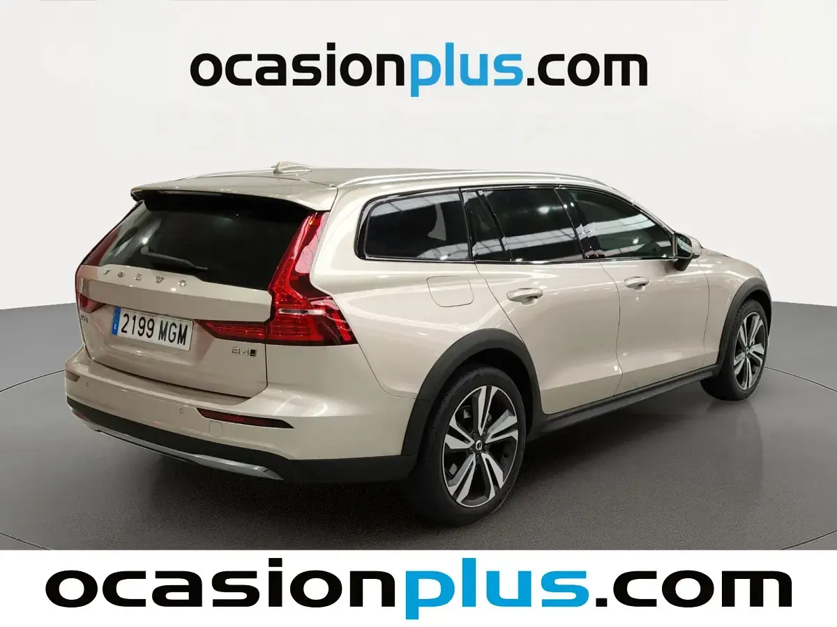 Usado Volvo V60 CC Core 197 CV (144 kW) 2023 Familiar