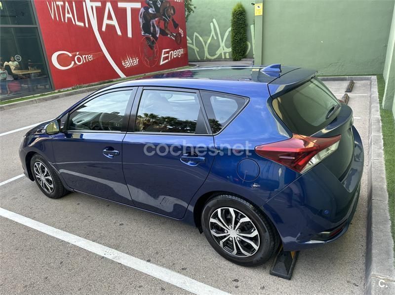 Usado Toyota Auris Business Edition 90 CV (66 kW) 2016 Azul Berlina