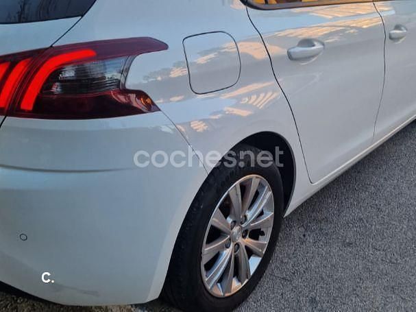 Usado Peugeot 308 Business-Line 130 CV (95 kW) 2019 Blanco Berlina