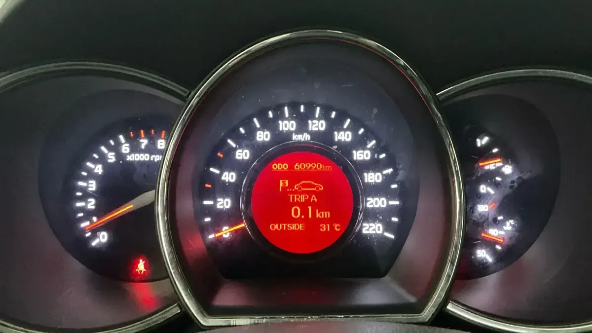 Usado Kia Rio 85 CV (62 kW) 2014 Rojo Berlina