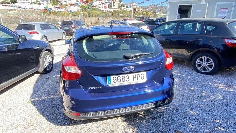 Usado Ford Focus 114 CV (83 kW) 2013 Azul Utilitario