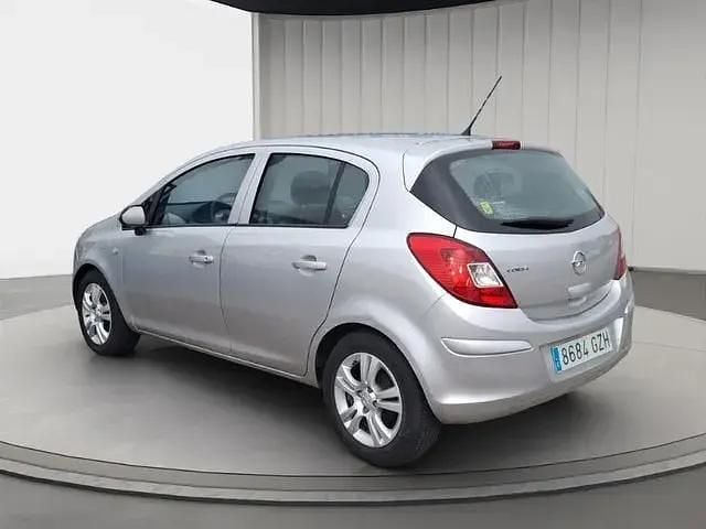 Usado Opel Corsa 86 HP (63 kW) 2010 Cinzento Sedan