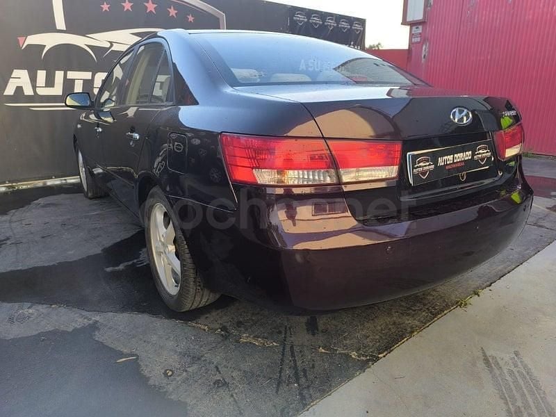 Usado Hyundai Sonata Style 140 CV (102 kW) 2006 Granate Berlina