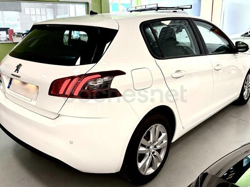 Usado Peugeot 308 Active 100 CV (73 kW) 2020 Blanco Berlina
