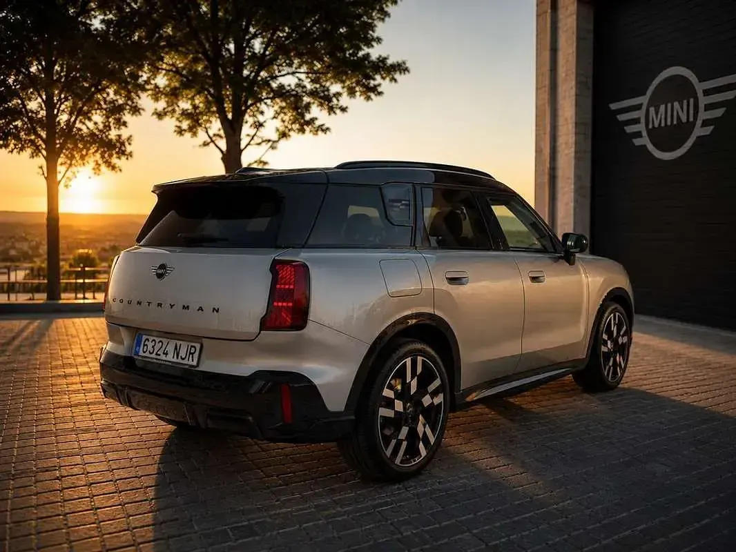 Usado Mini John Cooper Works 170 CV (125 kW) 2026 Gris Utilitario