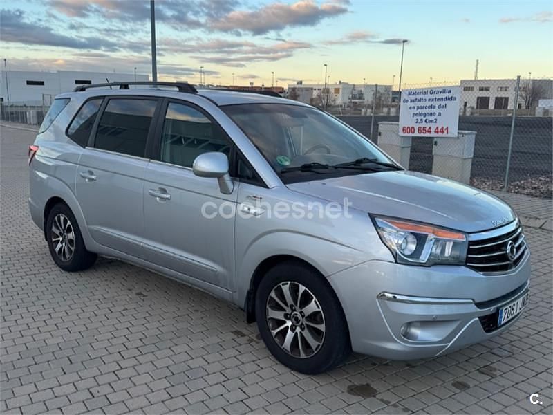 Gris / plata Usado 2015 Ssangyong (KGM) Rodius Limited Monovolumen | 12.900 € (Buen precio) - Imagen 1/4