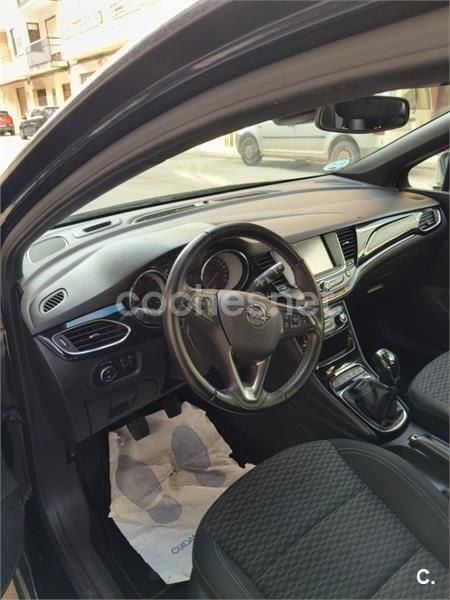 Usado Opel Astra Business 110 CV (80 kW) 2018 Negro Berlina