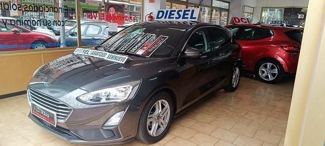 Usado Ford Focus Trend 119 CV (87 kW) 2019 Gris Berlina