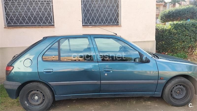 Usado Peugeot 306 Style 90 CV (66 kW) 1997 Verde Berlina