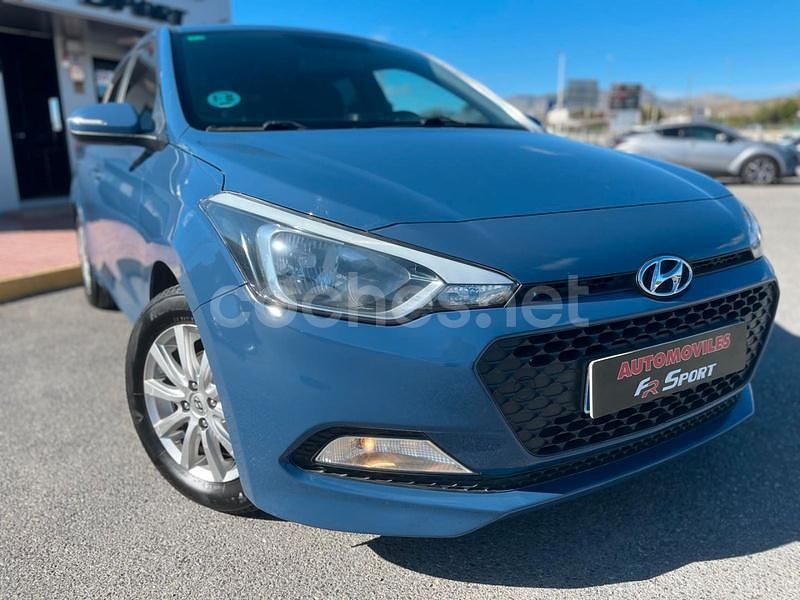 Azul Usado 2017 Hyundai i20 Berlina | 10.800 € (Un poco caro) - Imagen 1/4