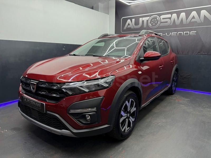 Usado Dacia Sandero Expression 101 CV (74 kW) 2022 Granate Berlina