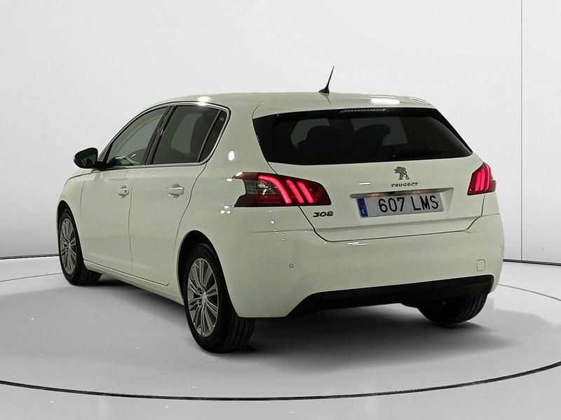 Usado Peugeot 308 Allure 131 CV (96 kW) 2019 Gris Utilitario