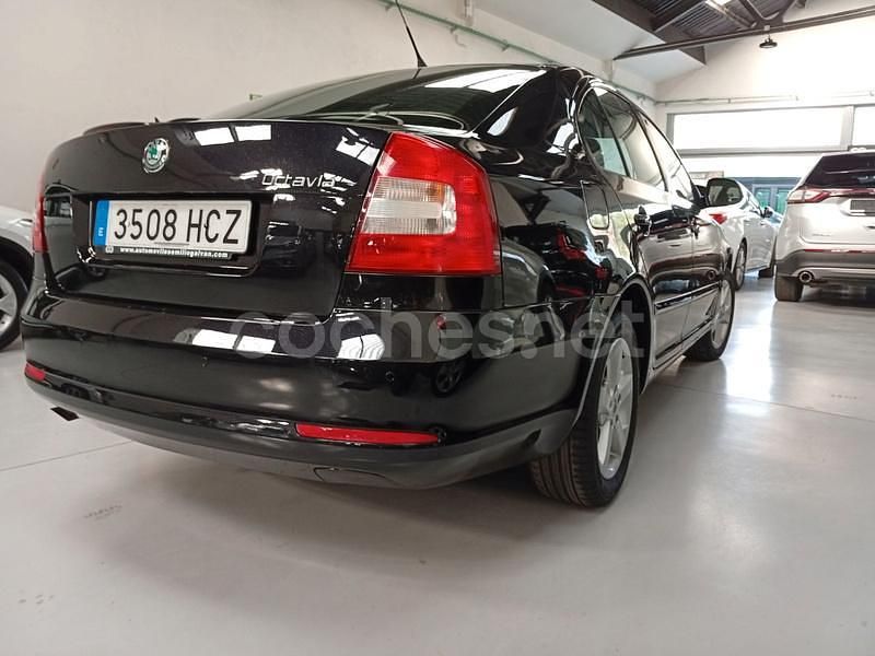 Usado Skoda Octavia Ambition 105 CV (77 kW) 2011 Negro Berlina