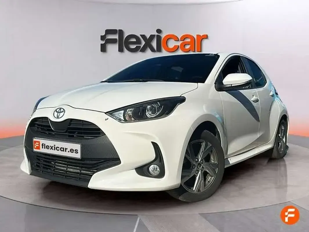 Usado Toyota Yaris Active 116 CV (85 kW) 2026 Blanco Utilitario