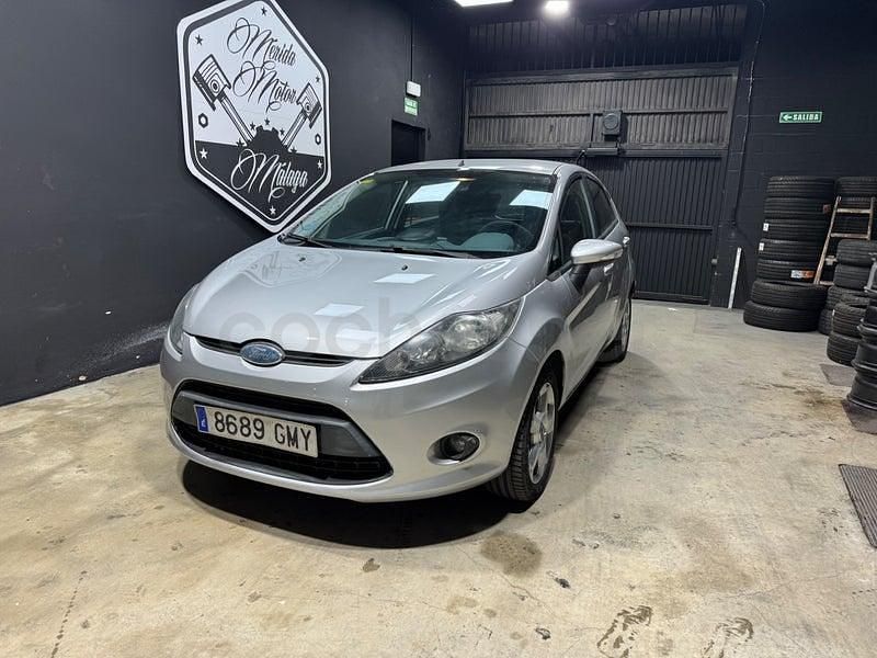 Gris / plata Usado 2009 Ford Fiesta Trend Utilitario | 5200 € (Precio justo) - Imagen 1/4