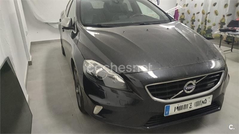 Usado Volvo V40 R-Design Kinetic 150 CV (110 kW) 2014 Negro Berlina