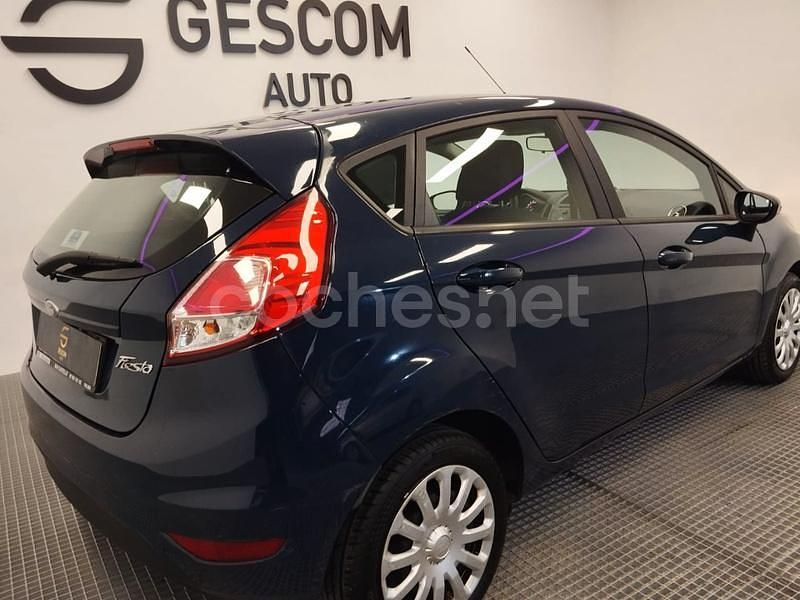 Usado Ford Fiesta Trend 75 CV (55 kW) 2015 Azul Berlina