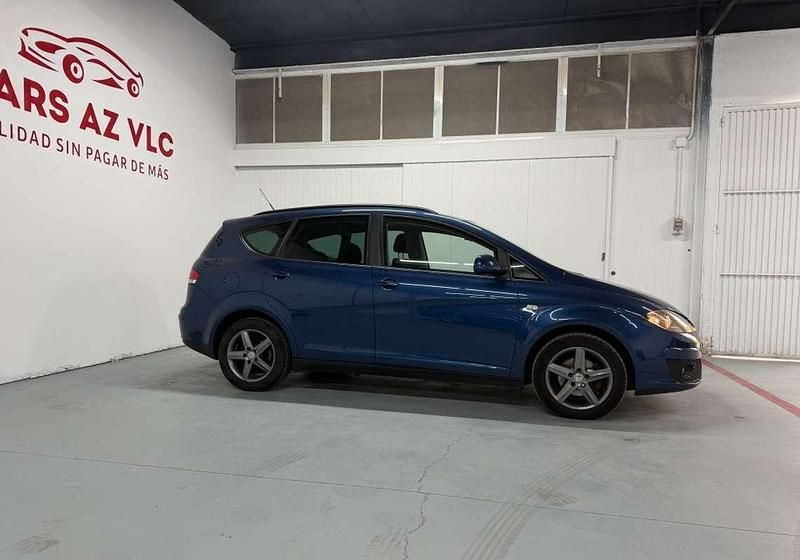 Usado Seat Altea 105 CV (77 kW) 2014 Azul Monovolumen