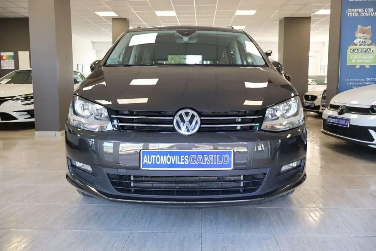 Usado VW Sharan Edition 150 CV (110 kW) 2020 Marrón Monovolumen