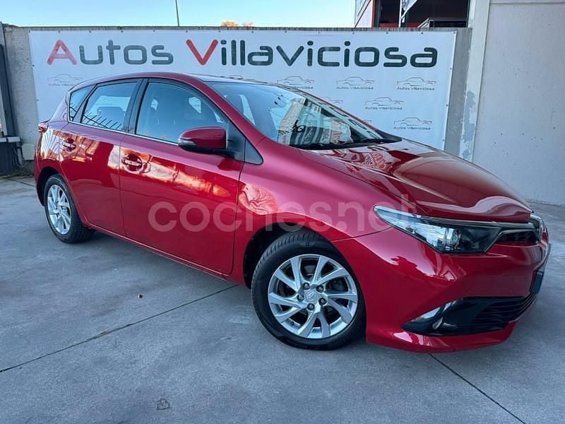 Usado Toyota Auris Active 116 CV (85 kW) 2016 Granate Berlina