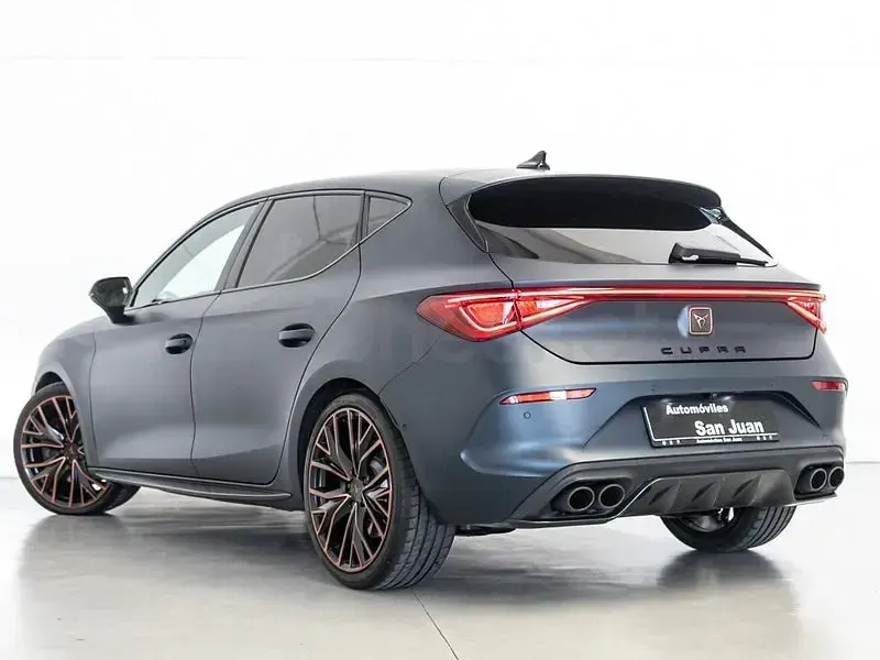 Usado Cupra Leon VZ 300 CV (220 kW) 2022 Gris / plata Berlina